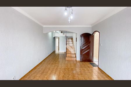 Sala de casa para alugar com 3 quartos, 187m² em Vila Mazzei, Santo André