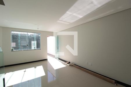 Sala de casa à venda com 3 quartos, 101m² em Planalto, Belo Horizonte