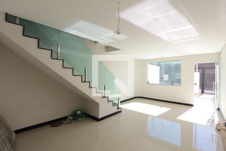 Sala de casa à venda com 3 quartos, 101m² em Planalto, Belo Horizonte