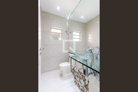 Lavabo de casa à venda com 4 quartos, 300m² em Jardim Guanca, São Paulo