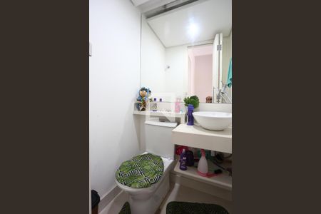Banheiro de casa de condomínio para alugar com 3 quartos, 82m² em Parque Munhoz, São Paulo