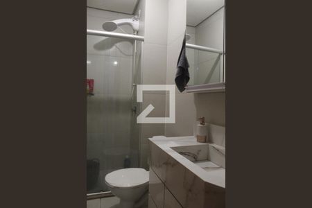 Banheiro de apartamento para alugar com 1 quarto, 44m² em Jardim Algarve, Alvorada