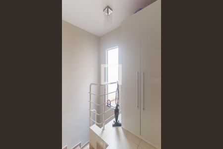 Hall de casa de condomínio para alugar com 2 quartos, 70m² em Vila Lavinia, Mogi das Cruzes
