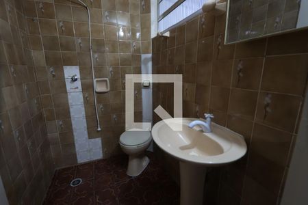 Banheiro de casa para alugar com 1 quarto, 50m² em Jardim Teresa, São Paulo