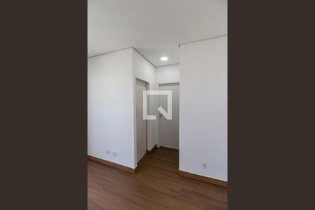 Corredor de apartamento para alugar com 2 quartos, 47m² em Jardim Tupanci, Barueri