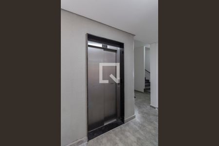 Área Comum - Elevador de apartamento para alugar com 2 quartos, 55m² em Parque Boturussu, São Paulo