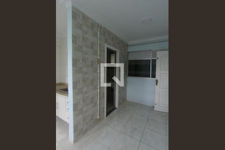 Porta caesso ao banheiro  de kitnet/studio para alugar com 1 quarto, 25m² em Centro, Guarulhos
