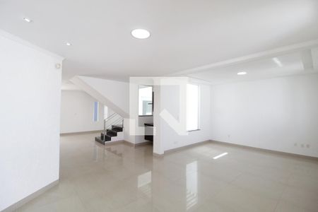 Sala 1 de casa para alugar com 5 quartos, 367m² em Jardim Karaíba, Uberlândia