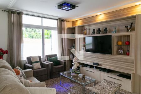 Sala de casa à venda com 3 quartos, 260m² em Pedra Redonda, Porto Alegre