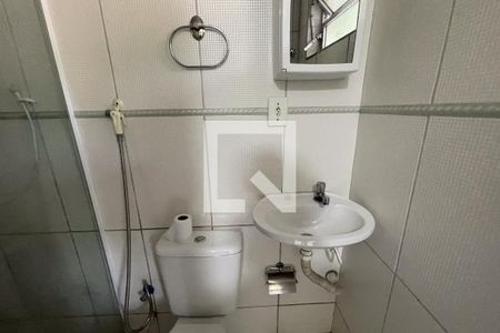 Banheiro de casa para alugar com 1 quarto, 21m² em Vila Rosário, Duque de Caxias