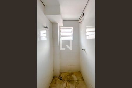 Banheiro de kitnet/studio para alugar com 1 quarto, 32m² em Quarta Parada, São Paulo