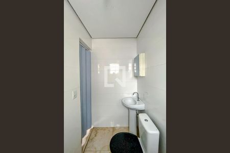 Banheiro de kitnet/studio para alugar com 1 quarto, 32m² em Quarta Parada, São Paulo