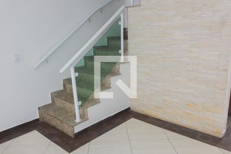 Sala - Escada de casa para alugar com 3 quartos, 140m² em Vila Sao Francisco, São Paulo