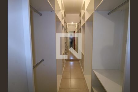 Closet da suíte 1 de casa à venda com 5 quartos, 322m² em Jardim Guapira, São Paulo