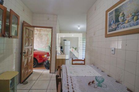 Casa à venda com 100m², 2 quartos e 2 vagas Casa à venda com 100m², 2 quartos e 2 vagasCozinha e Área de Serviço