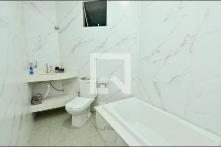 Apartamento à venda com 109m², 3 quartos e sem vaga Apartamento à venda com 109m², 3 quartos e sem vagaBanheiro social