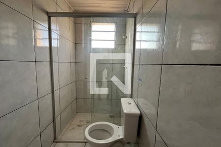 banheiro social  de kitnet/studio para alugar com 2 quartos, 55m² em Jardim Quaresmeira, Suzano