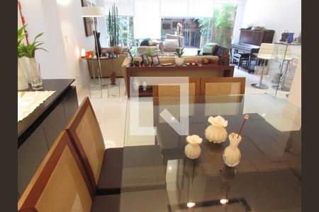 Sala de casa à venda com 3 quartos, 200m² em Jardim Ampliacao, São Paulo