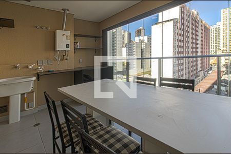 sacada com área de serviço e churrasqueira de apartamento para alugar com 1 quarto, 40m² em Liberdade, São Paulo