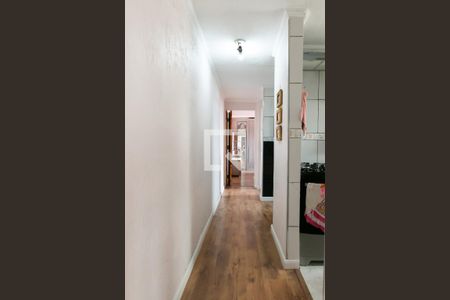 Corredor de apartamento para alugar com 2 quartos, 54m² em Conjunto Residencial José Bonifácio, São Paulo