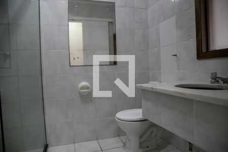 Banheiro de apartamento para alugar com 1 quarto, 30m² em Medianeira, Porto Alegre