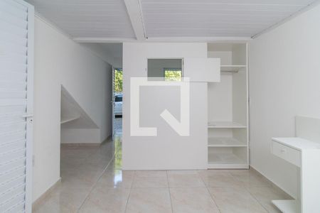 Quarto de kitnet/studio para alugar com 1 quarto, 25m² em Medianeira, Porto Alegre