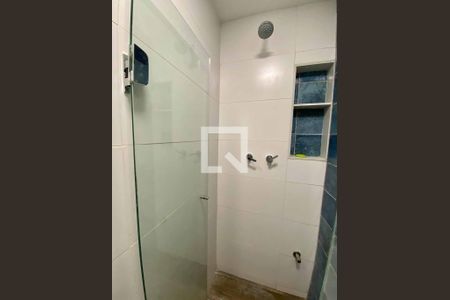 Banheiro de apartamento à venda com 1 quarto, 28m² em Flamengo, Rio de Janeiro