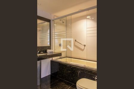 Banheiro de apartamento à venda com 2 quartos, 53m² em Barra da Tijuca, Rio de Janeiro