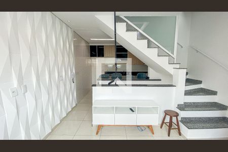 Sala de casa para alugar com 2 quartos, 74m² em Vila Alice, Santo André
