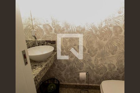 Banheiro de apartamento à venda com 2 quartos, 55m² em Serra, Belo Horizonte