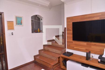 Escada de casa para alugar com 3 quartos, 176m² em Vila Pires, Santo André