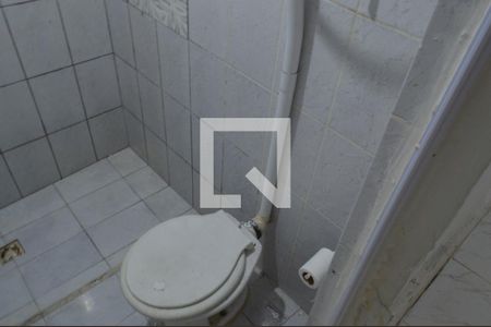 Banheiro de kitnet/studio para alugar com 1 quarto, 30m² em Tanque, Rio de Janeiro