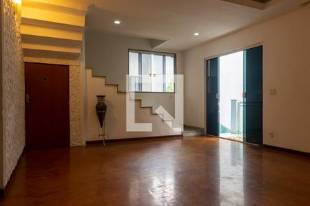 Sala de casa de condomínio para alugar com 4 quartos, 350m² em Jacarepaguá, Rio de Janeiro