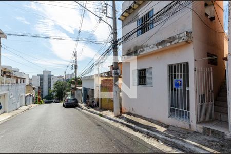 Casa para alugar com 22m², 1 quarto e sem vaga Casa para alugar com 22m², 1 quarto e sem vagaFachada e Placa