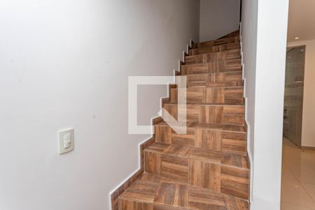 Escada de casa à venda com 3 quartos, 192m² em Conceição, Diadema