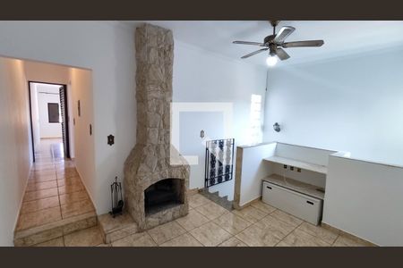 Casa à venda com 259m², 3 quartos e 2 vagas Casa à venda com 259m², 3 quartos e 2 vagasHall