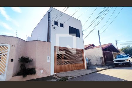 Casa à venda com 259m², 3 quartos e 2 vagas Casa à venda com 259m², 3 quartos e 2 vagasFachada