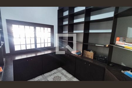 Casa à venda com 259m², 3 quartos e 2 vagas Casa à venda com 259m², 3 quartos e 2 vagasEscritório