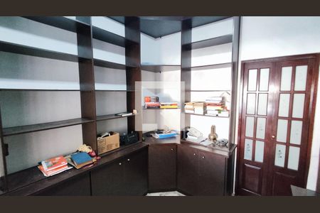 Casa à venda com 259m², 3 quartos e 2 vagas Casa à venda com 259m², 3 quartos e 2 vagasEscritório