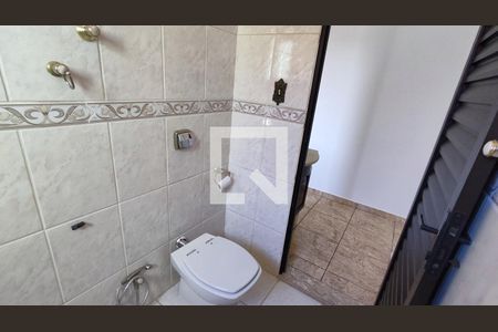 Casa à venda com 259m², 3 quartos e 2 vagas Casa à venda com 259m², 3 quartos e 2 vagasBanheiro