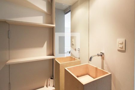 Lavabo de apartamento à venda com 1 quarto, 80m² em Vila Nova Conceição, São Paulo