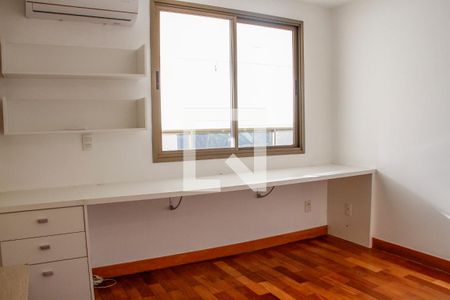 Quarto 1 suíte de apartamento para alugar com 4 quartos, 166m² em Barra da Tijuca, Rio de Janeiro