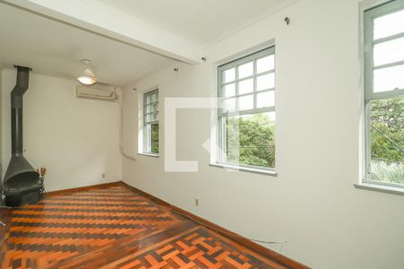 Sala de apartamento à venda com 4 quartos, 90m² em Passo da Areia, Porto Alegre