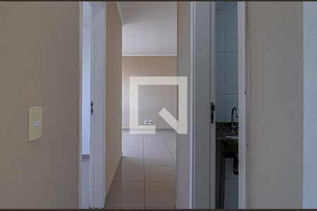 corredor para os comodos_2 de apartamento para alugar com 3 quartos, 63m² em Jardim Santa Emília, São Paulo