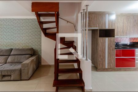 Escadaria de casa para alugar com 3 quartos, 126m² em Guarujá, Porto Alegre