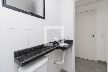 Banheiro de apartamento para alugar com 2 quartos, 42m² em Parque Boturussu, São Paulo