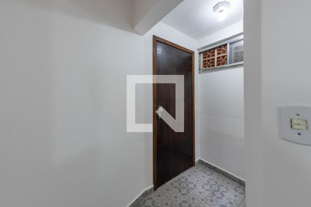 Corredor  de casa para alugar com 2 quartos, 80m² em Parque Santa Madalena, São Paulo