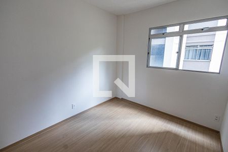 Quarto 2 de apartamento para alugar com 2 quartos, 47m² em Indaiá, Belo Horizonte