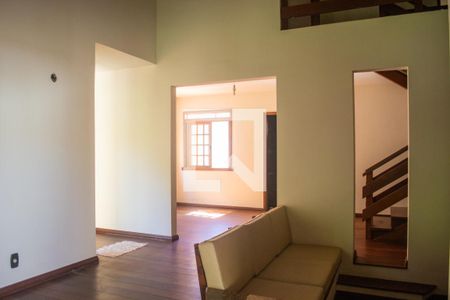 Sala  de casa à venda com 3 quartos, 244m² em Partenon, Porto Alegre