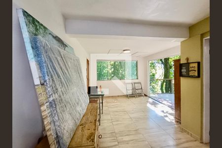 Sala de casa de condomínio para alugar com 1 quarto, 70m² em Gávea, Rio de Janeiro